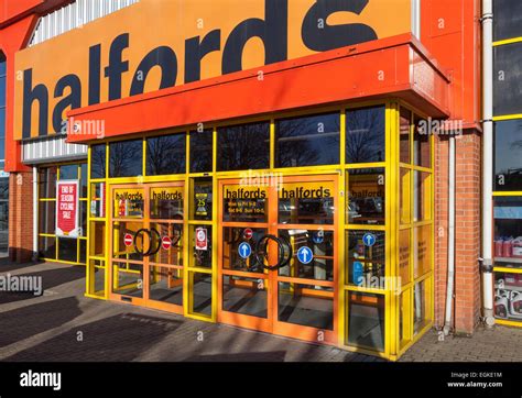 Halfords halfords halfords - Halfords Mobile Expert vans provide a safe, contactless, and convenient service that brings experienced technicians to you at home or work. Helping to keep you safe out on the road as the weather changes, they can change your tyres, replace and cold start your battery, carry out diagnostic checks, change your engine oil and filter, and much more.